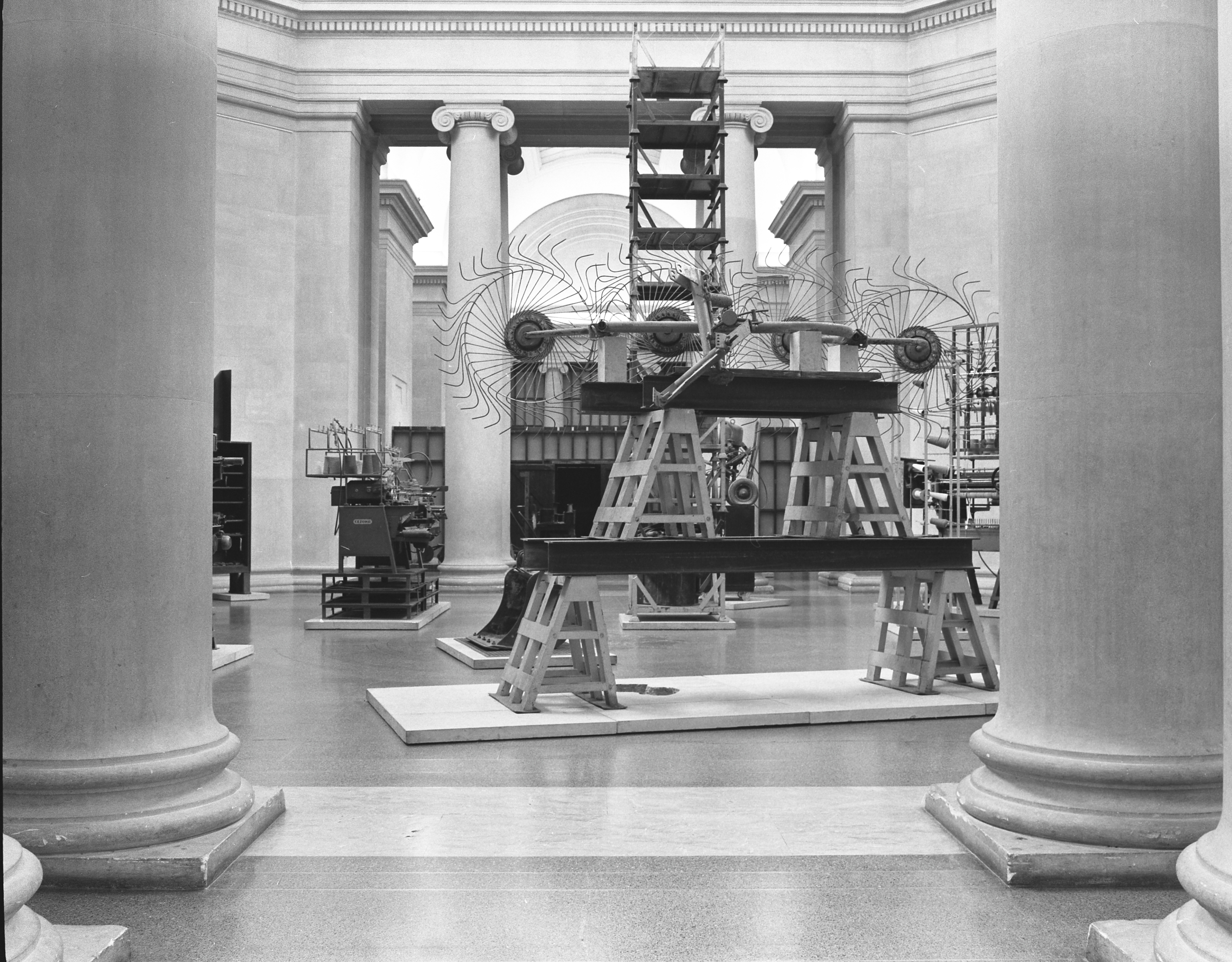 The Schizoid Gallerial Machine