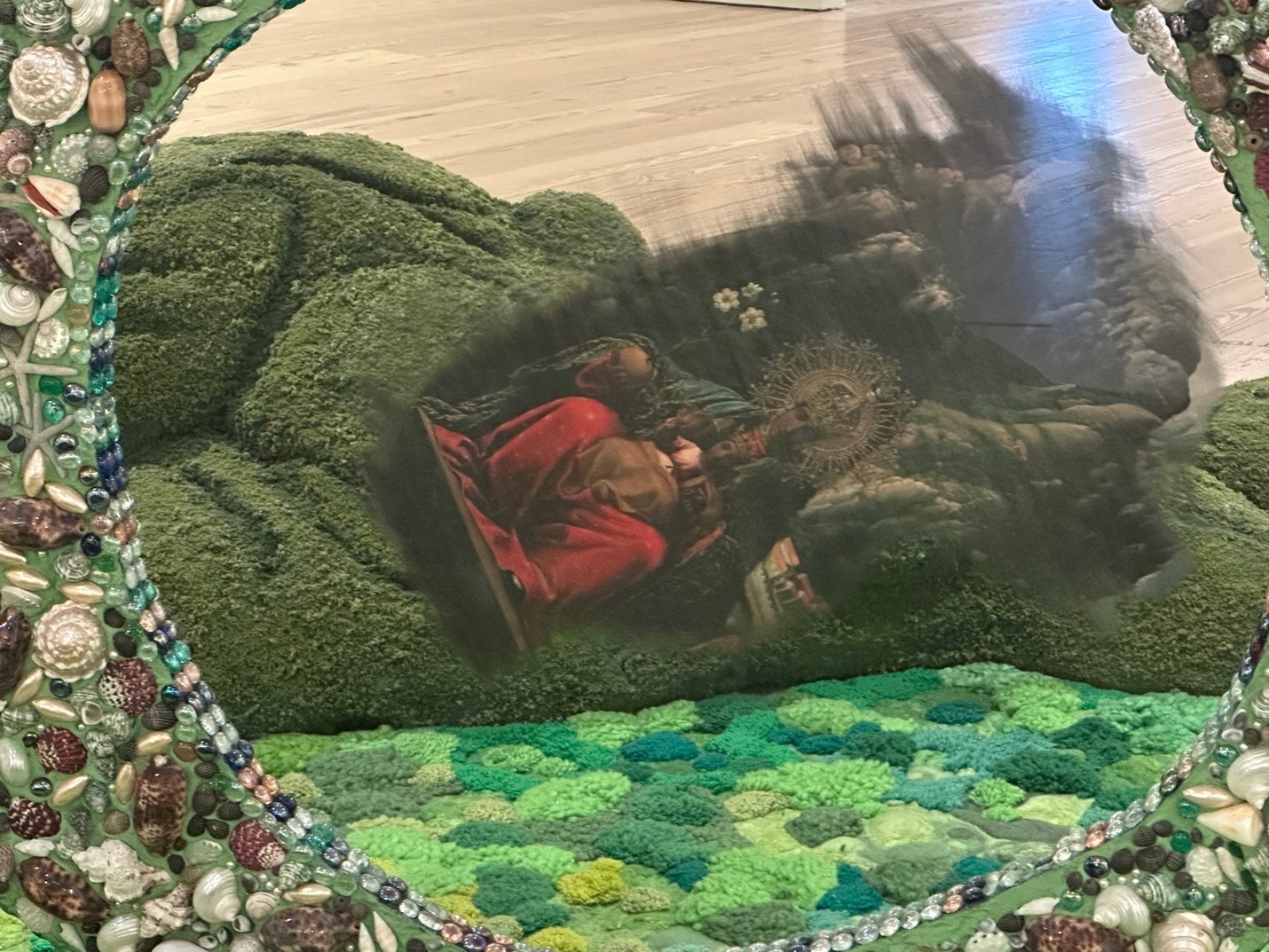 Mirroring the sacred (I)